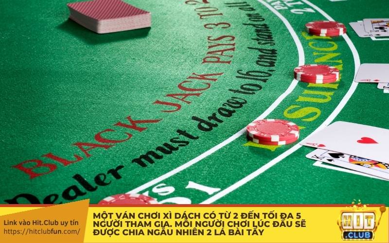 Một ván Xì Dách có 2–5 người, mỗi người nhận 2 lá bài